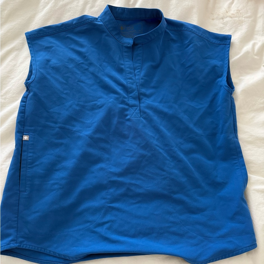 Figs scrub top